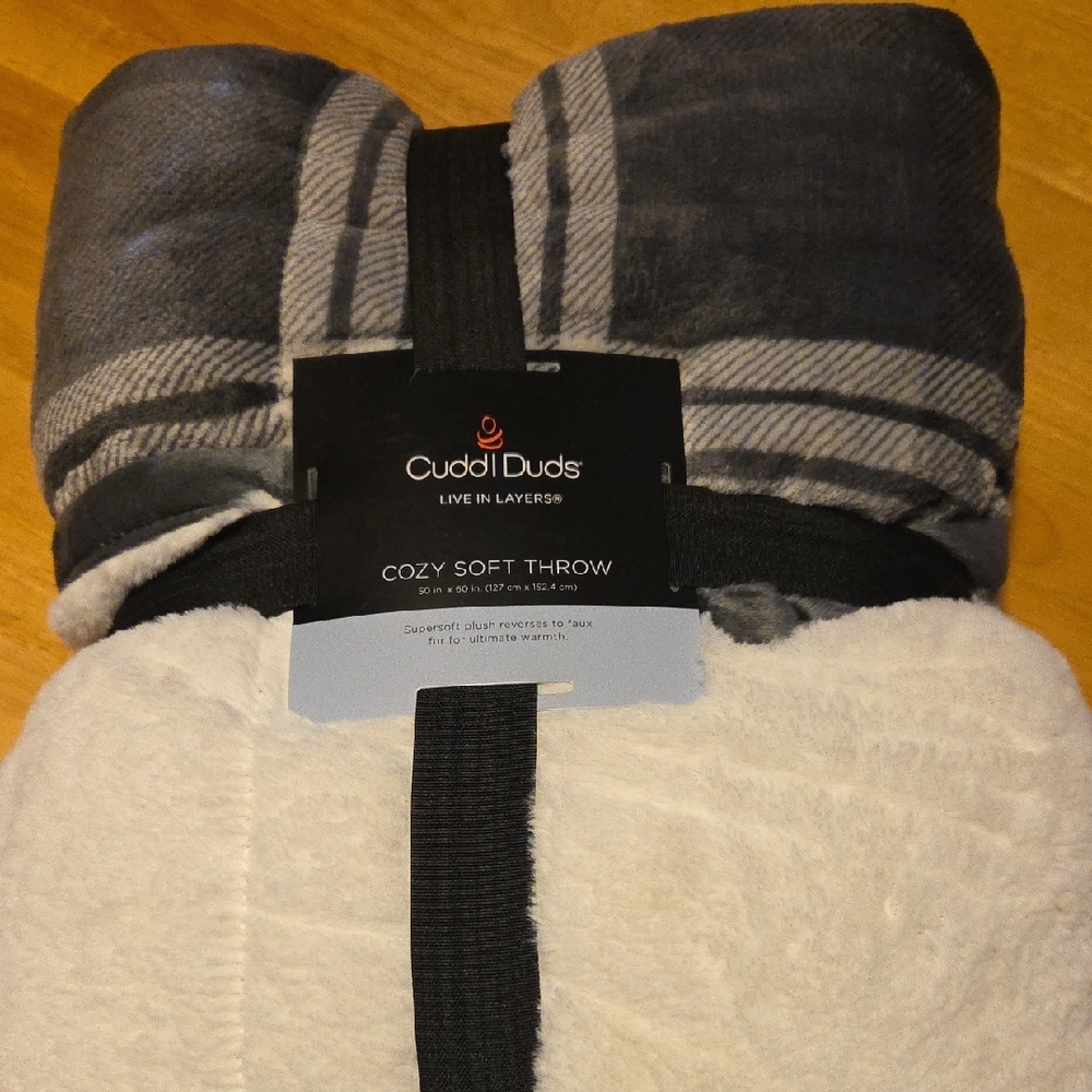 Cuddl Duds Charcoal and Ivory Plush Throw